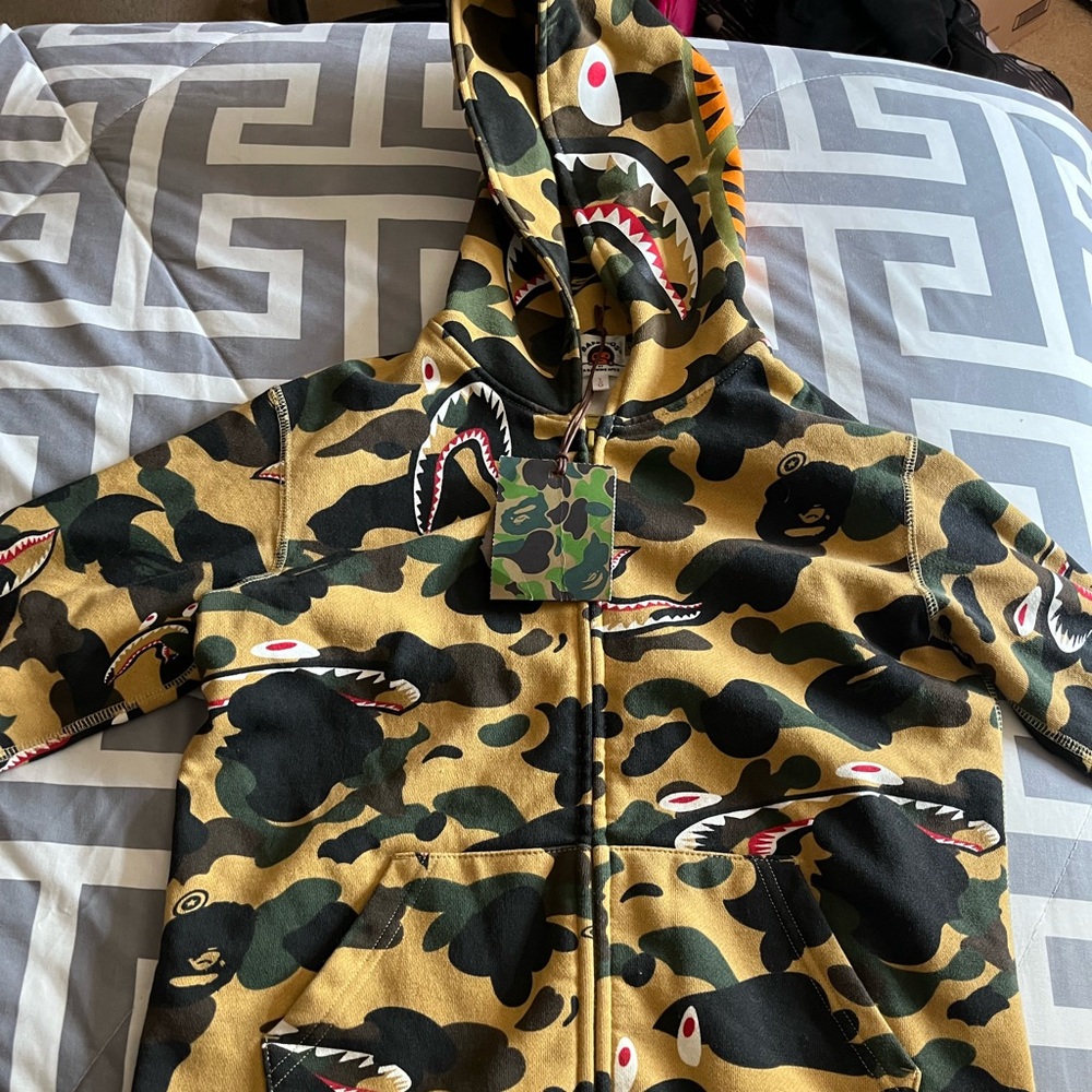 Bape hoodie real only wore twice will go lower on price depend on what’s offered
